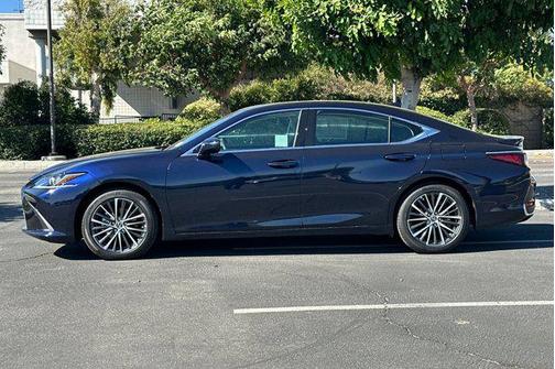 2025 Lexus ES 300h Base