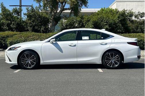 2025 Lexus ES 300h Base