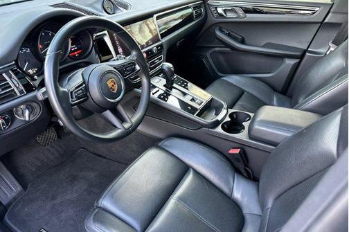 2022 Porsche Macan AWD