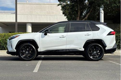 2023 Toyota RAV4 Hybrid SE