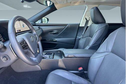 2025 Lexus ES 300h Base