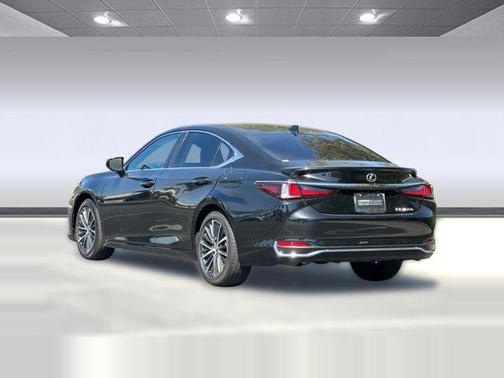 2025 Lexus ES 300h Base