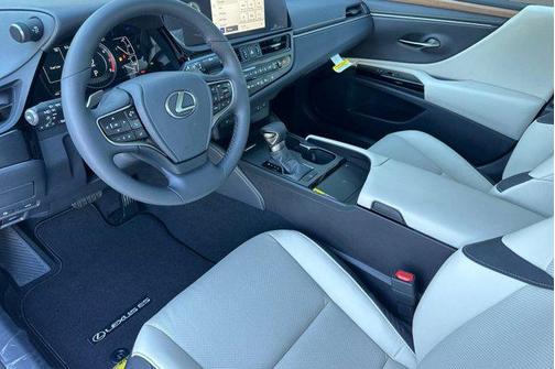 2025 Lexus ES 350 Base
