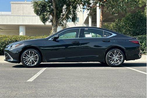 2025 Lexus ES 300h Base