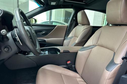 Eminent White Pearl 2024 Lexus ES 300h Base