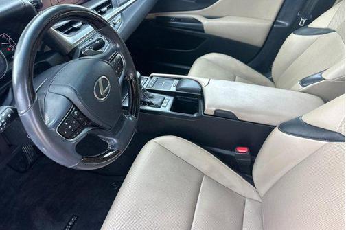 2020 Lexus ES 300h Base