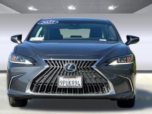 2025 Lexus ES 300h Base