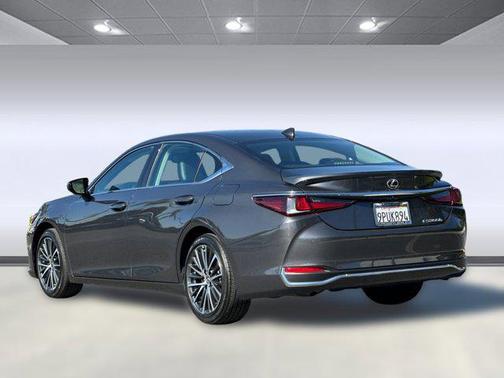 2025 Lexus ES 300h Base
