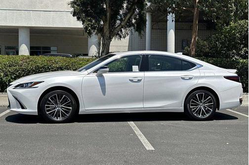 2025 Lexus ES 300h Base