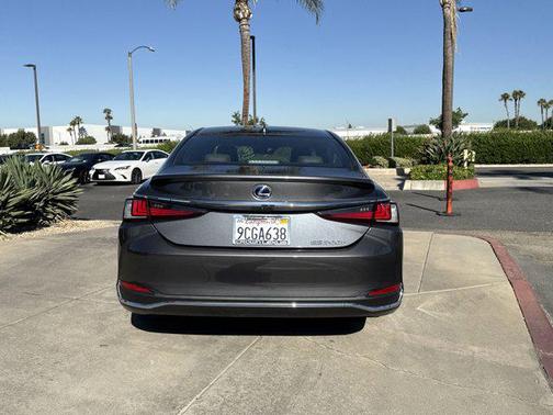 2022 Lexus ES 300h Base