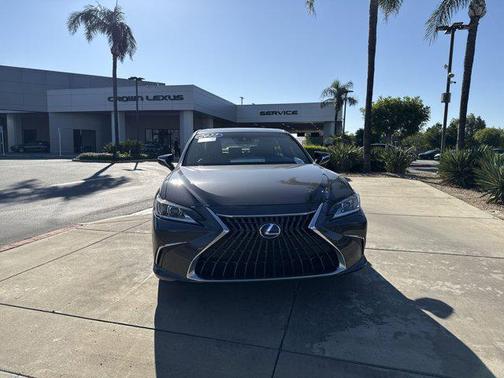 2022 Lexus ES 300h Base