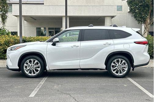 2022 Toyota Highlander Hybrid Limited