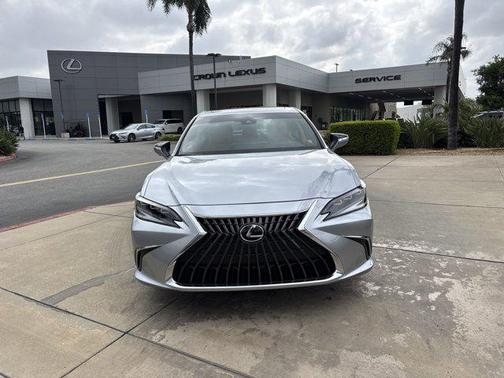 2025 Lexus ES 300h Luxury
