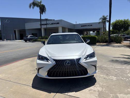 2025 Lexus ES 300h Base