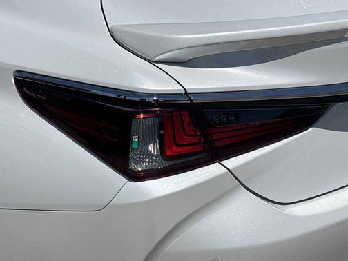2025 Lexus ES 300h Base