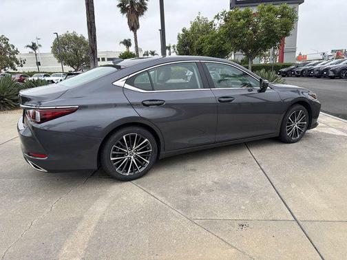 2023 Lexus ES 350 Base