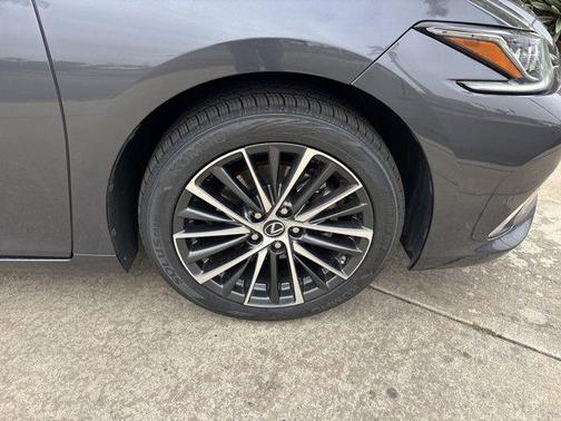 2023 Lexus ES 350 Base