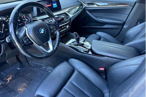 2018 BMW 530 530i