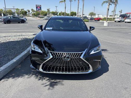 2025 Lexus ES 300h Base