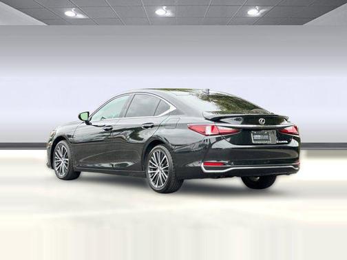 Caviar 2024 Lexus ES 300h Base