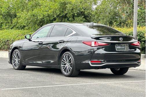Caviar 2024 Lexus ES 300h Base