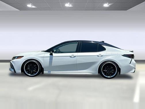 Wind Chill Pearl/Midnight Black Metallic 2023 Toyota Camry XSE