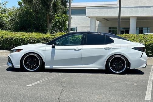 Wind Chill Pearl/Midnight Black Metallic 2023 Toyota Camry XSE