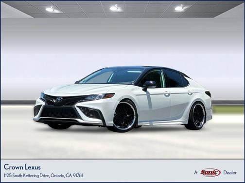 Wind Chill Pearl/Midnight Black Metallic 2023 Toyota Camry XSE