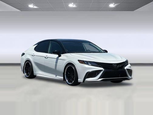 Wind Chill Pearl/Midnight Black Metallic 2023 Toyota Camry XSE