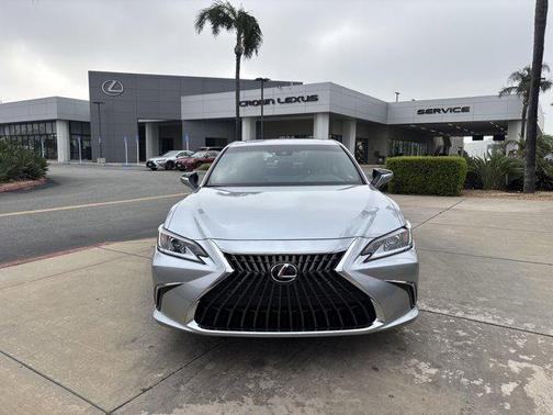 2025 Lexus ES 300h Base