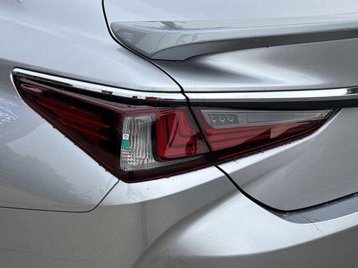 2025 Lexus ES 300h Base