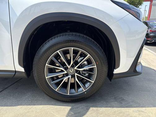 2025 Lexus NX 350h Premium