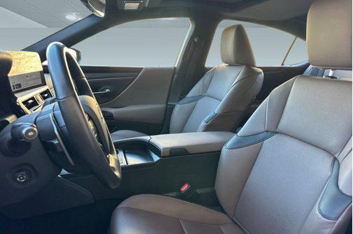 2025 Lexus ES 300h Base