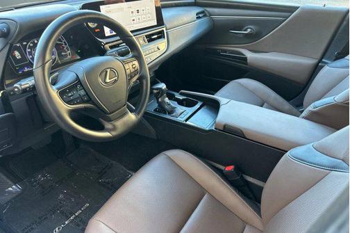 2025 Lexus ES 300h Base
