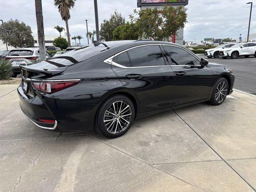 2024 Lexus ES 300h Base