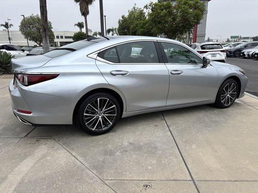 2022 Lexus ES 350 Base