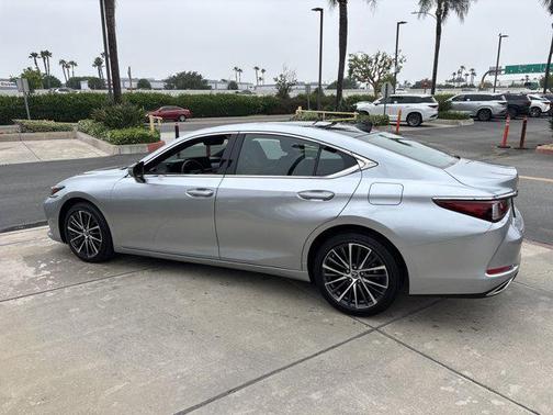 2022 Lexus ES 350 Base
