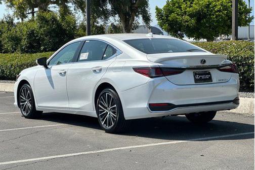 2025 Lexus ES 300h Base