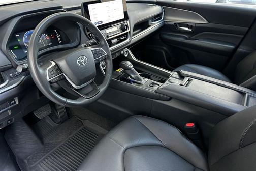 White 2024 Toyota Grand Highlander Hybrid XLE