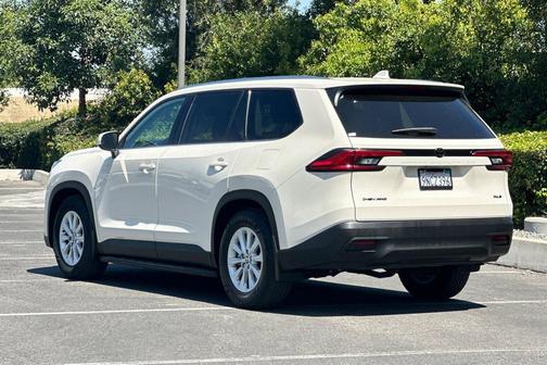 White 2024 Toyota Grand Highlander Hybrid XLE