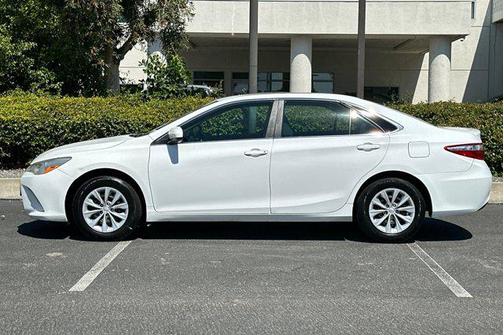 Super White 2016 Toyota Camry LE