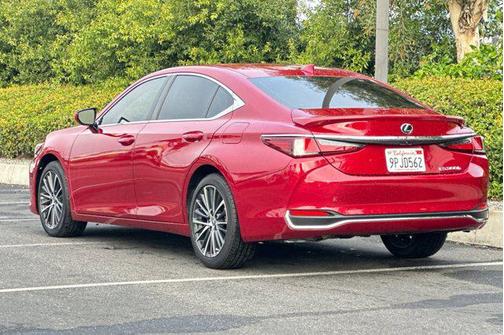 2024 Lexus ES 300h Base