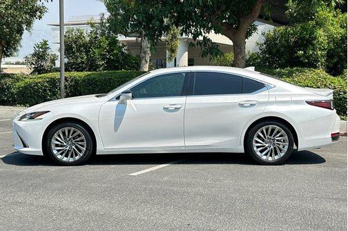 2023 Lexus ES 300h Luxury