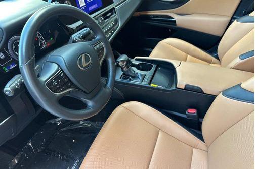 2025 Lexus ES 300h Base