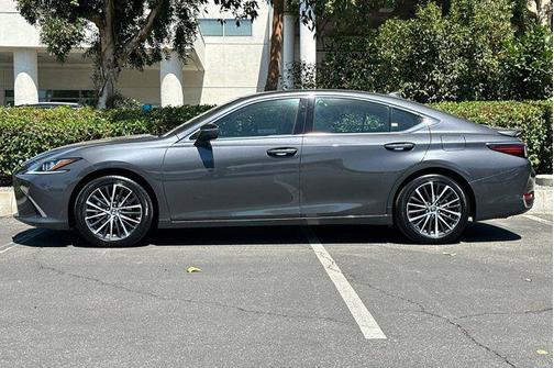 2025 Lexus ES 300h Base