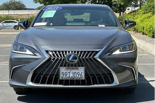 2025 Lexus ES 300h Base