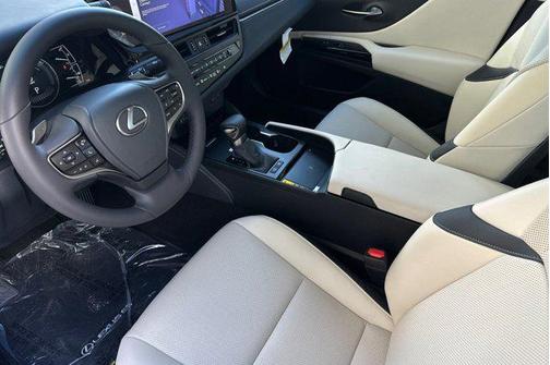 2025 Lexus ES 300h Base