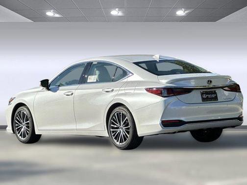 2025 Lexus ES 300h Base