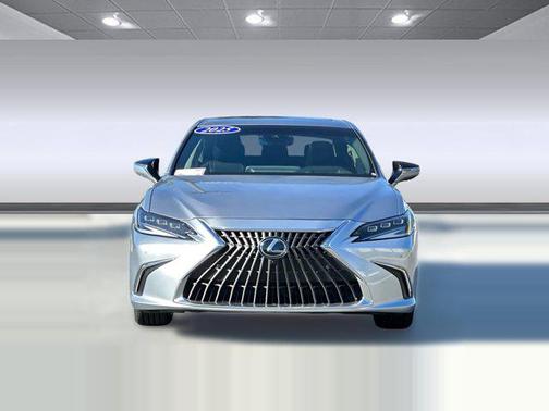 2025 Lexus ES 300h Luxury