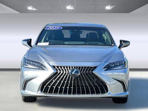 2025 Lexus ES 300h Luxury